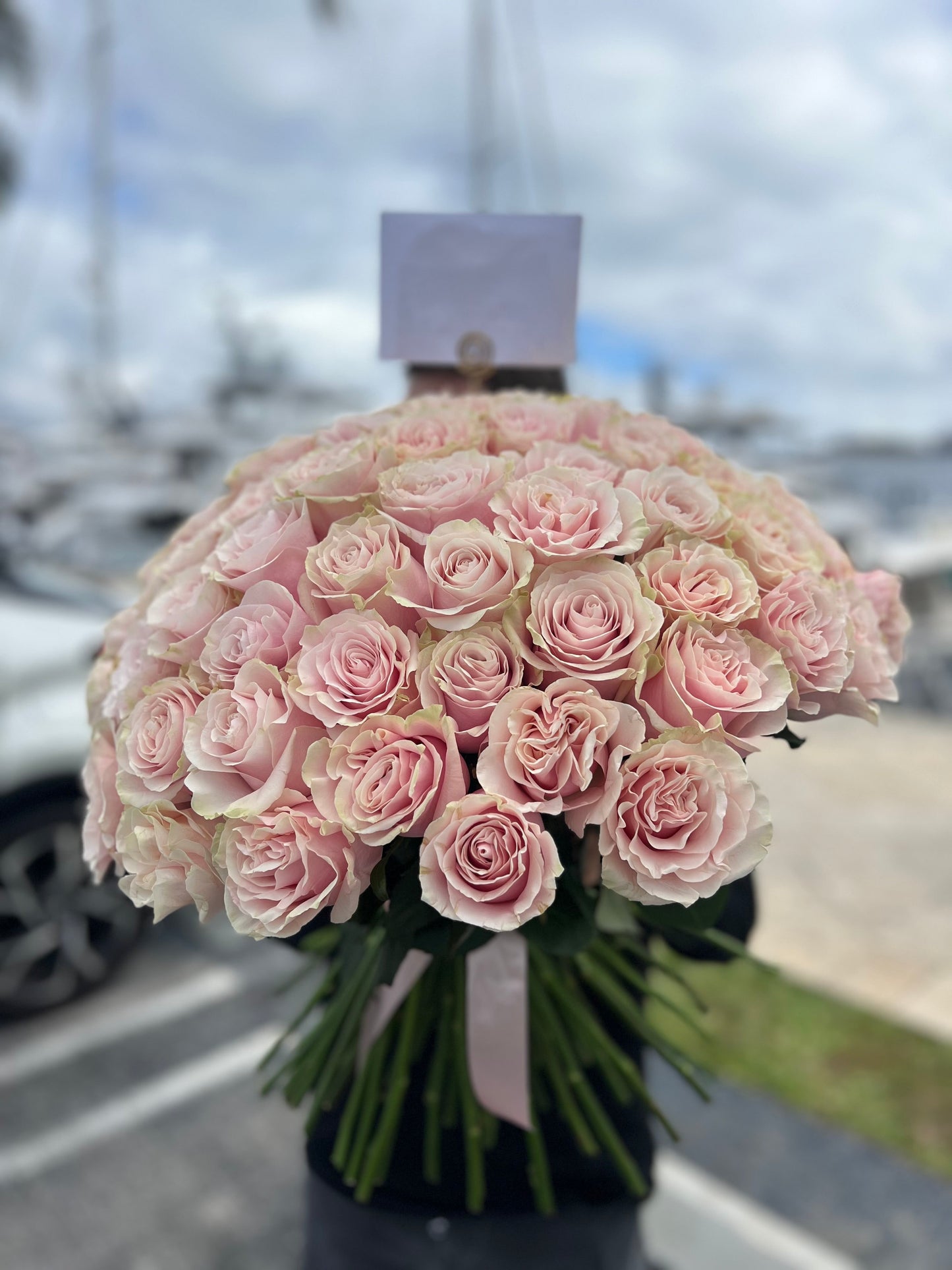 “Mondial” Light Pink Roses Bouquet