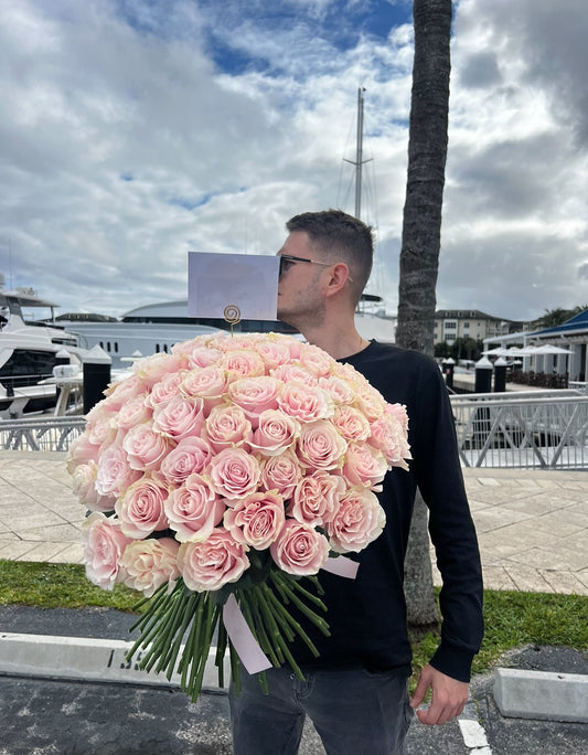 “Mondial” Light Pink Roses Bouquet
