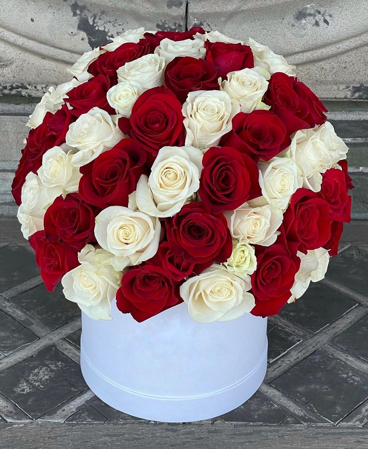 Red&White Roses Box